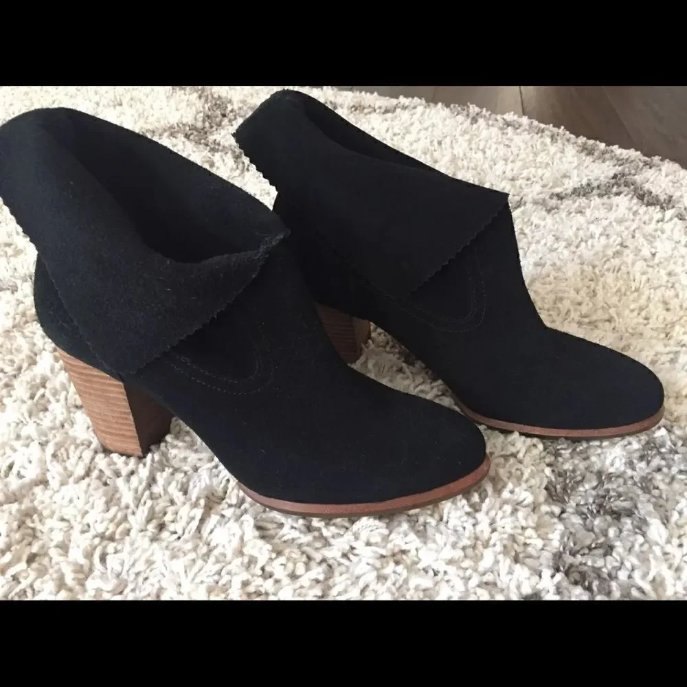 NEW UGG Thames Black Suede Ankle Heel Boots